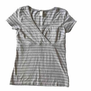 H&M Mama Nursing Maternity Top Women SZ Medium Gray Stripe Short Sleeve Stretch